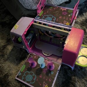 Jam n glam Barbie tour bus 2001